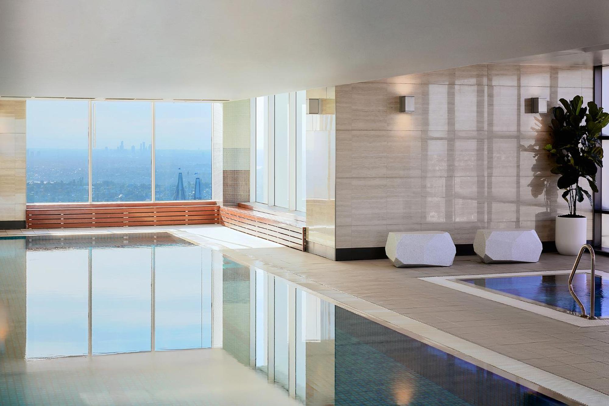 Meriton Suites World Tower, Sídney Exterior foto The pool at the 57th floor